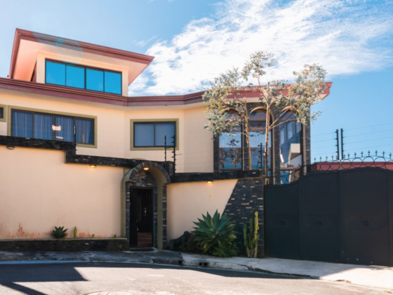 4 Bed Single Family Homes For Sale in Guadalupe Costa Rica